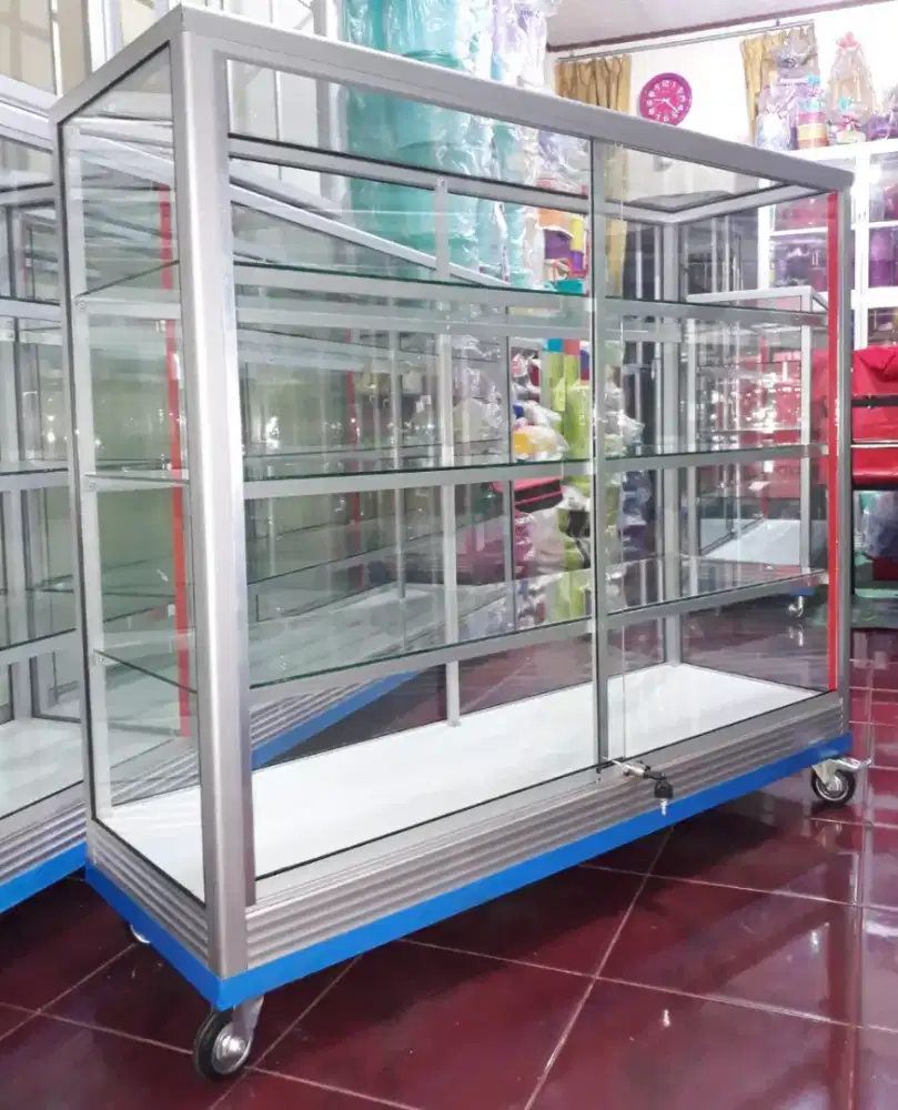 Etalase Panjang 1,2M Pakai Roda Besar & Kunci