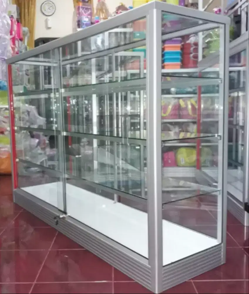 Etalase 1,5 Meter × 1 Meter Serbaguna