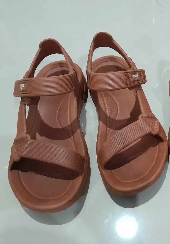 Sandal Gunung Eiger Visayas