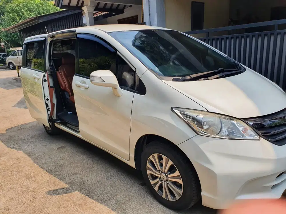 Honda Freed 1.5 E PSD