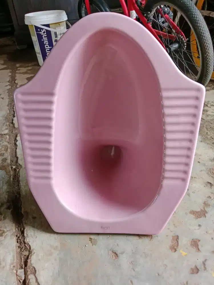 Closed jongkok liga bekas