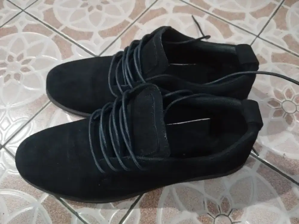 Sepatu casual kantor mulus uk 43