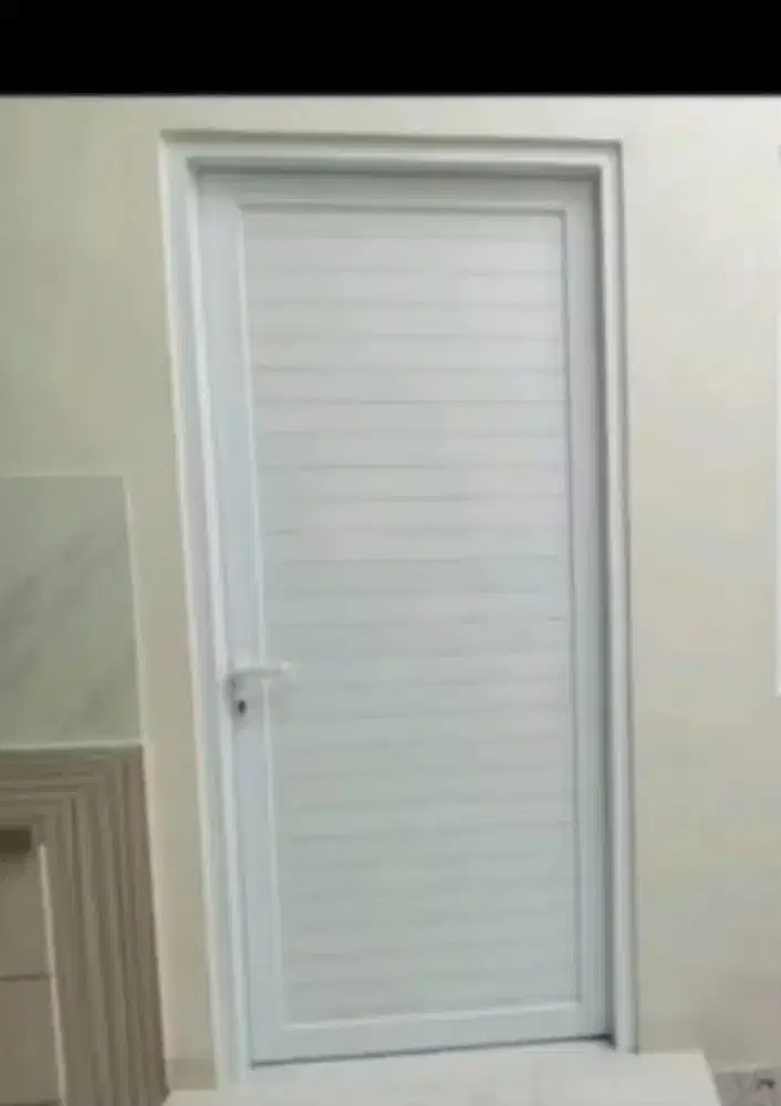 Kusen dan daun pintu aluminium