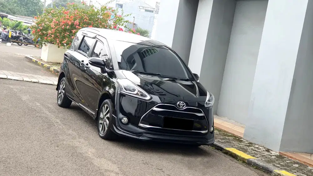 [ GARANSI 5TH ] Toyota Sienta 1.5 Q CVT AT Hitam Metalik 2016/2017