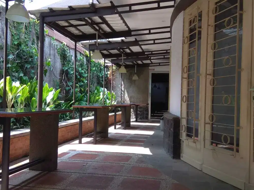 Disewakan Kantor Full Furnished Lokasi Strategis Kapasitas 4-6 Orang/Ruangan