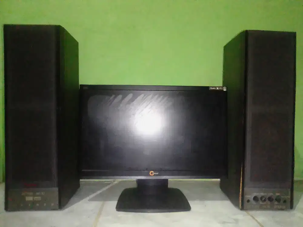 Monitor Gear 19 inch plus speaker aktif