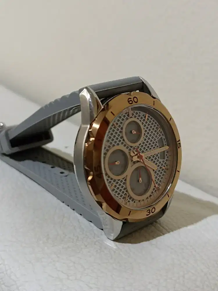Dijual Preloved jam tangan Fossil Chronograph Grey Silicone