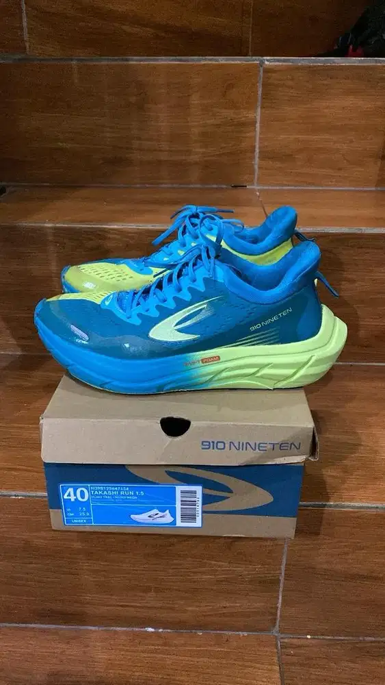 Sepatu Running 910 Takashi run