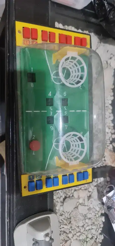 Mainan basket  dan sepak bola anak anak