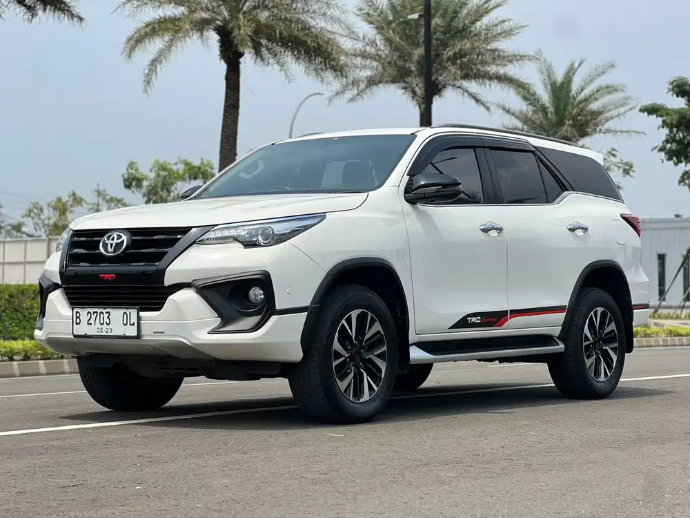 TOYOTA FORTUNER VRZ 2.4 TRD DIESEL AT 2018 LOW KM