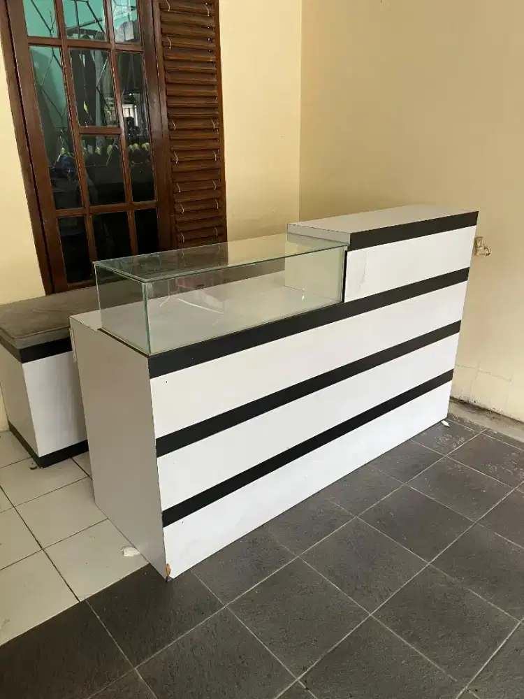 Etalase meja kasir