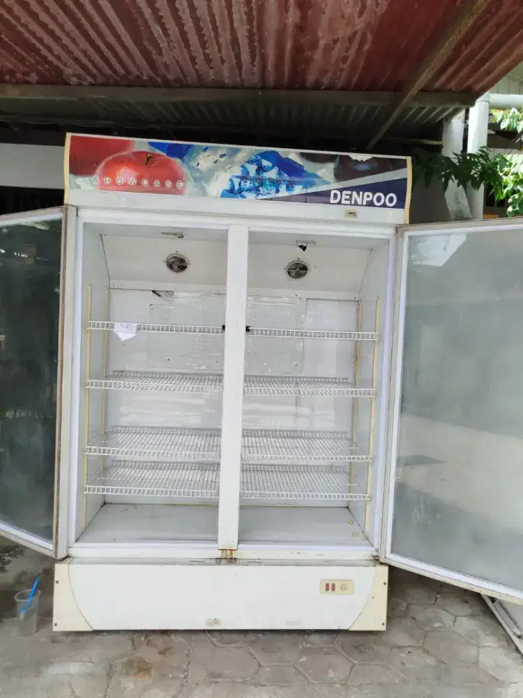 Showcase denpo 2 pintu