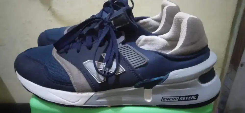 Sepatu new balance (NB)