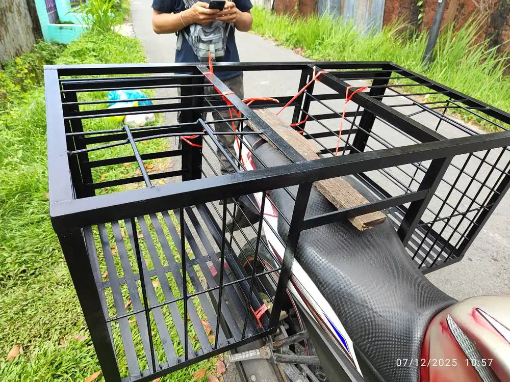 Kandang Anjing di Motor