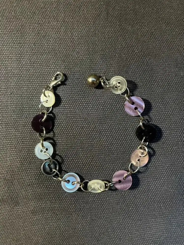 Gelang kancing aesthetic