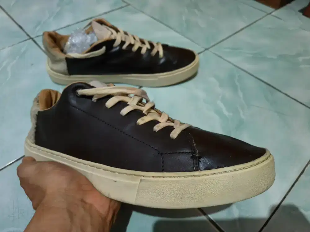 Sepatu Casual Kulit Eropa Toms size 44
