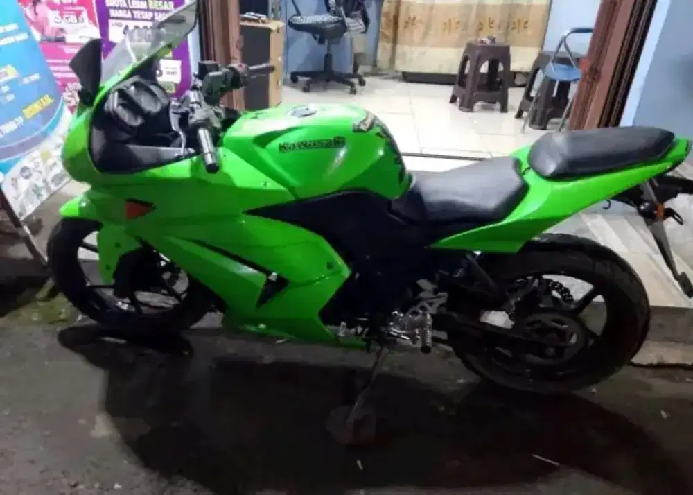 For sale ninja 250R tahun 2025 lengkap BPKB STNK pajak telat 3 bulan