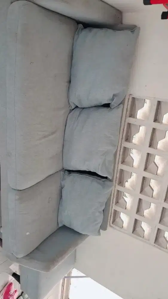 Sofa informa murah masih empuk cuma kotor aja nanti di laundry