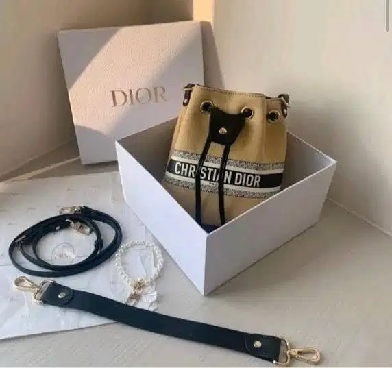 Tas bucket giftbag dior