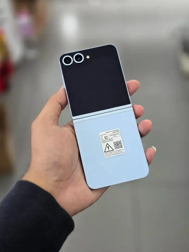 Samsung Z Flip 6 12/256 GB Fullset second mulus seperti baru