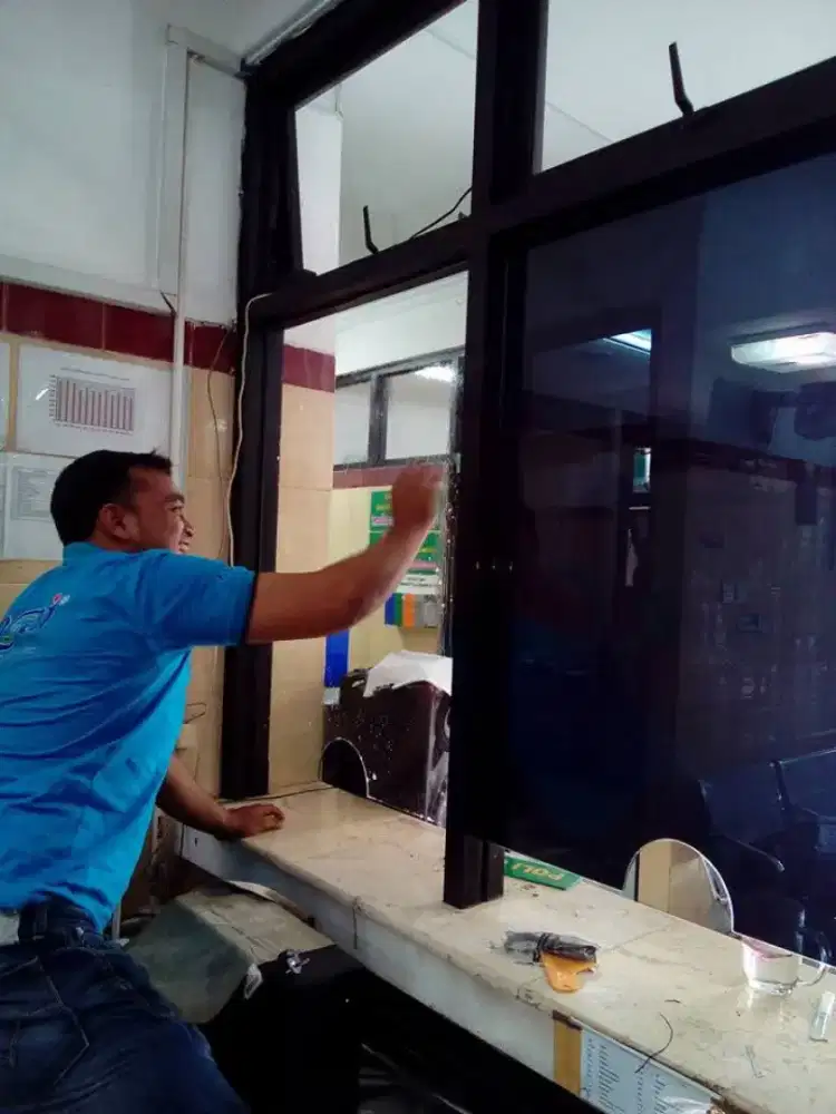 Jasa Pasang Sticker Kaca Film Rumah