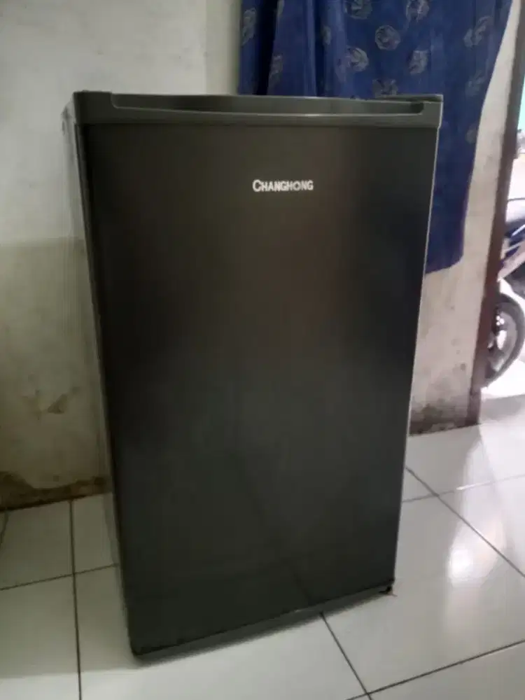 Dijual kulkas semi mini merk changhong