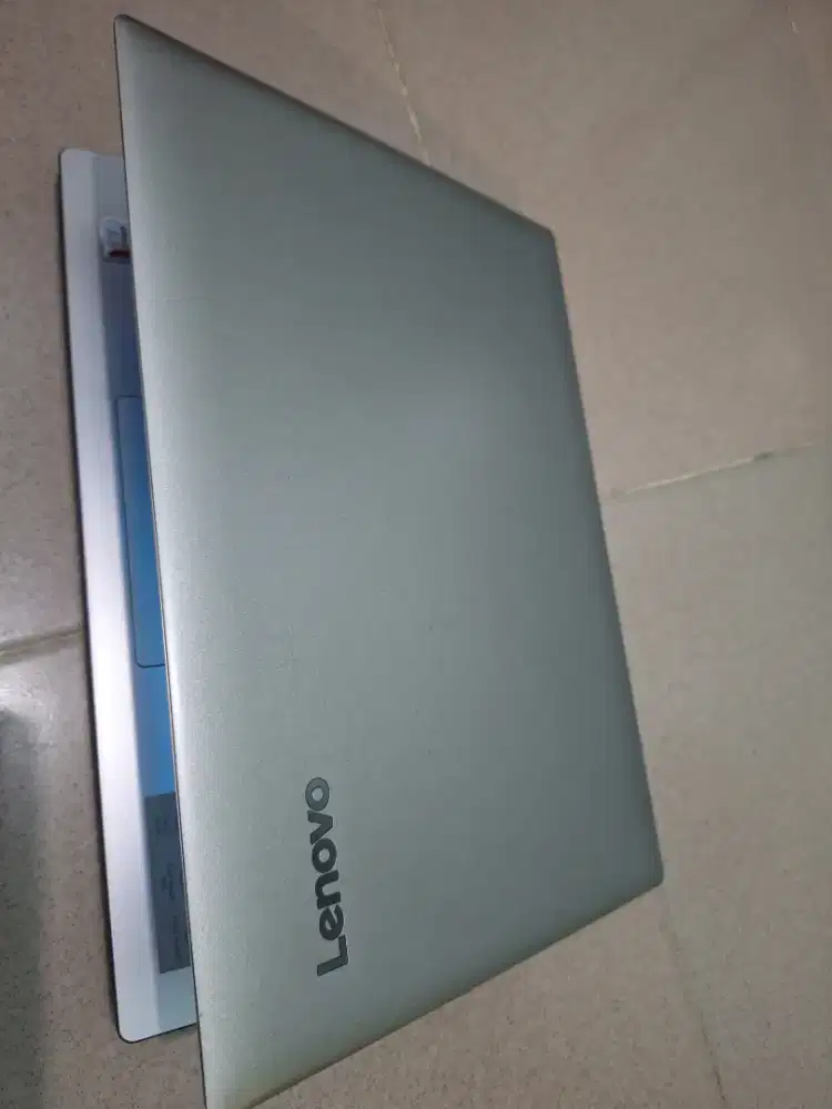 Bismillah di jual laptop lenovo slim A9 siap pakai baterai ok