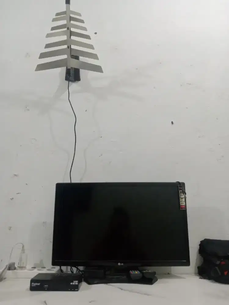 1 Set TV LG Stb Piolline Antena Remote