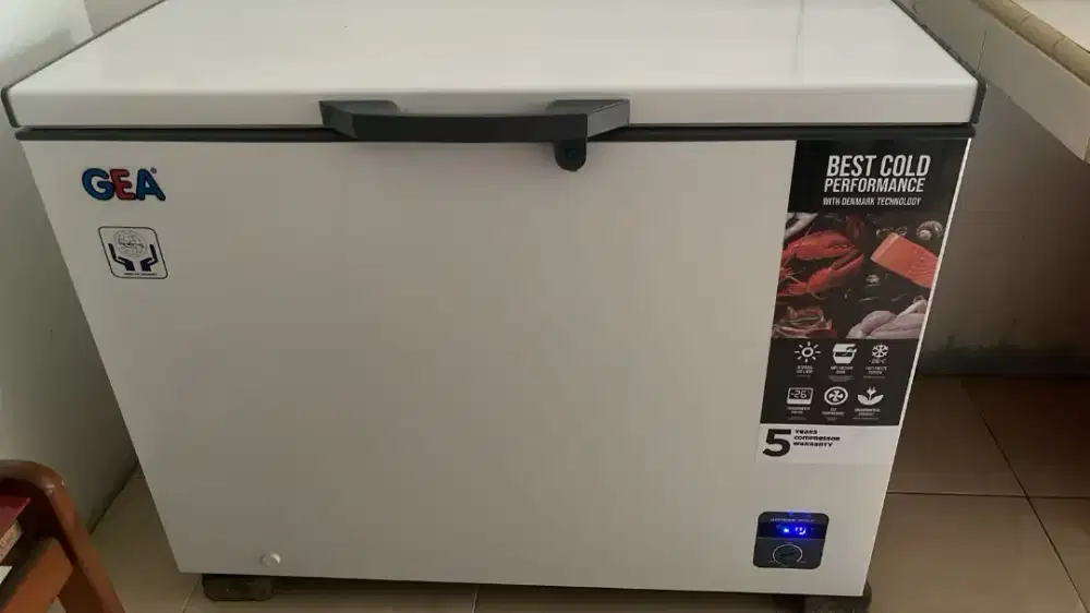 Freezer Gea AB-318-R Like New