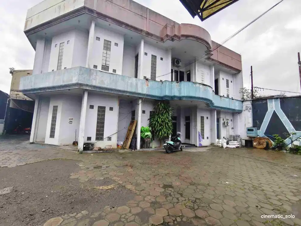 gudang solo pajang Gentan dekat tugu lilin malam haji