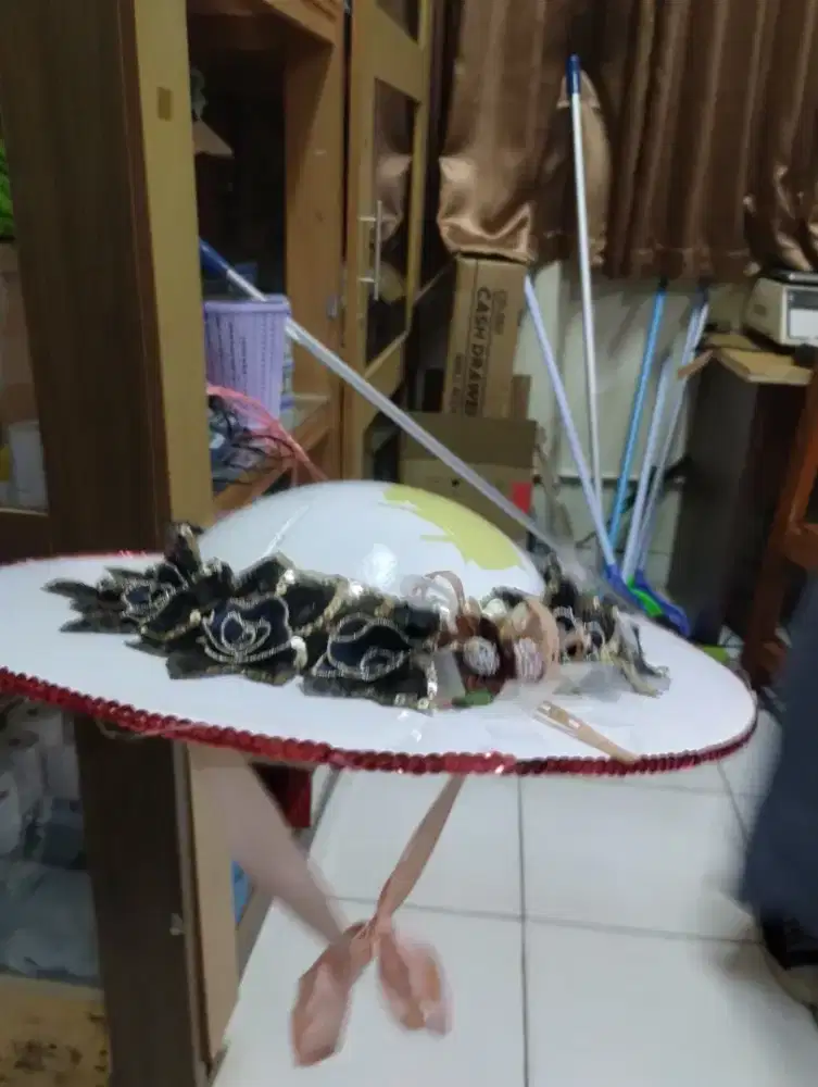 Topi Bola dengan Hiasan