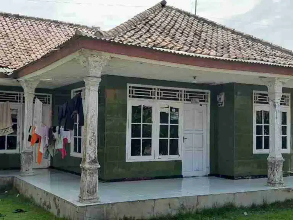 dijual rumah pinggir jalan