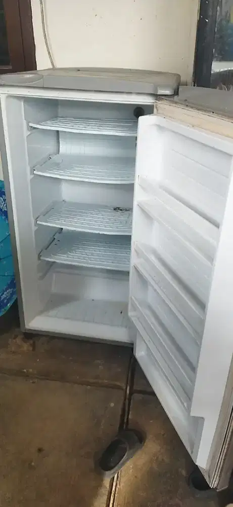 jual kulkas buat bikin es batu