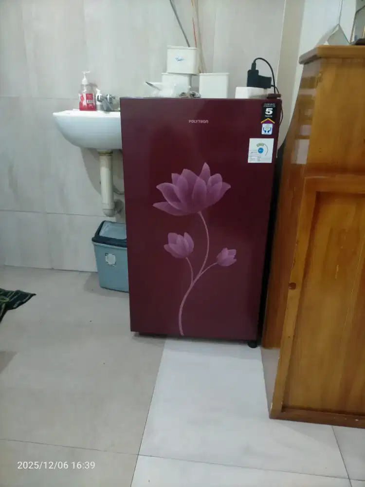 Kulkas Polytron