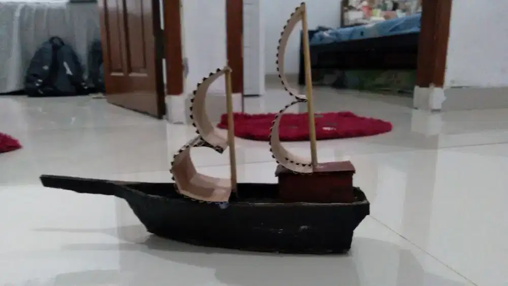 Miniatur Kapal Layar Handmade Unik – Cocok untuk Hiasan & Koleksi
