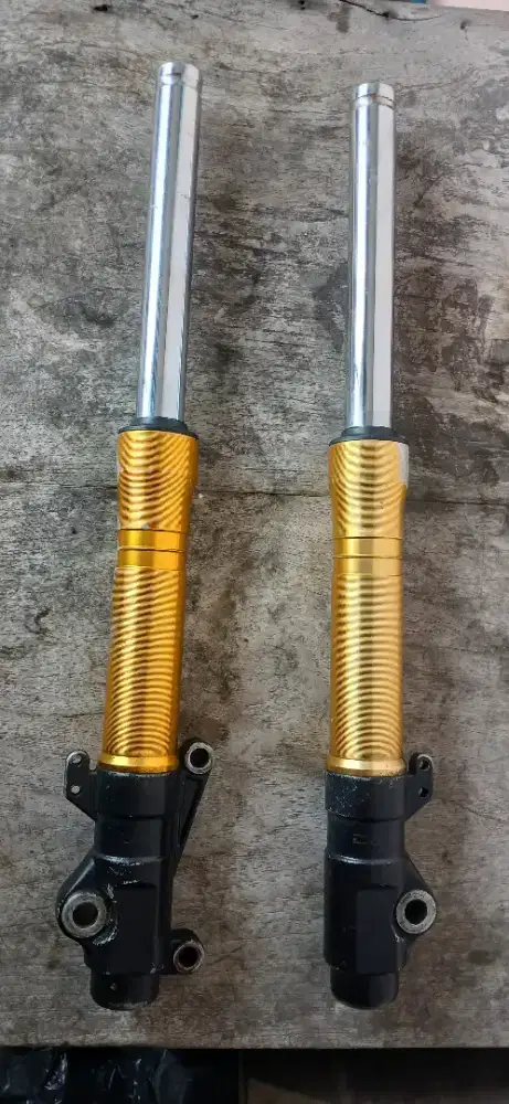 Shock variasi depan bekas beat karbu