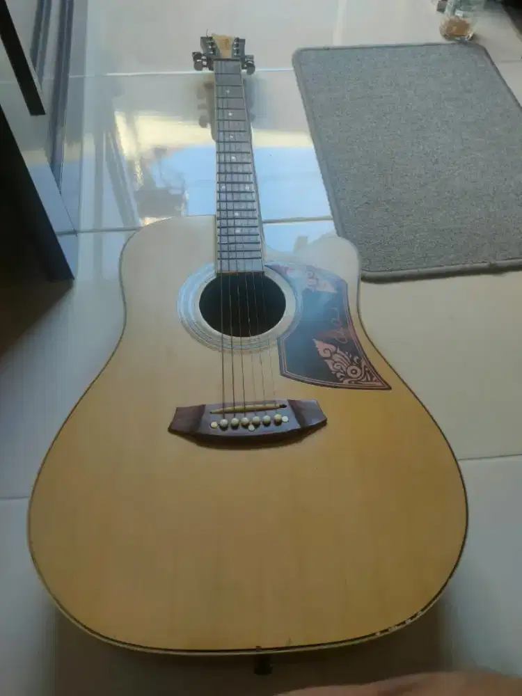 Gitar Akustik Lokal