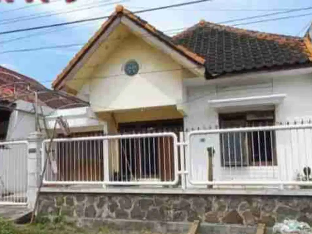 Disewakan rumah di long beach Pakuwon city 8x18  type 2 lantai furnish
