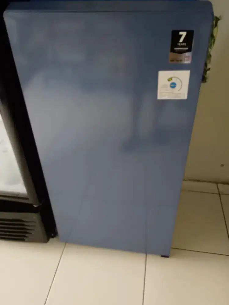 Lemari es Aqua baru sebulan