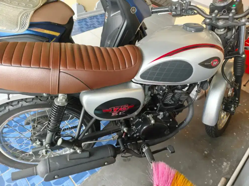 Kawasaki W175 SE 2022 SECOND