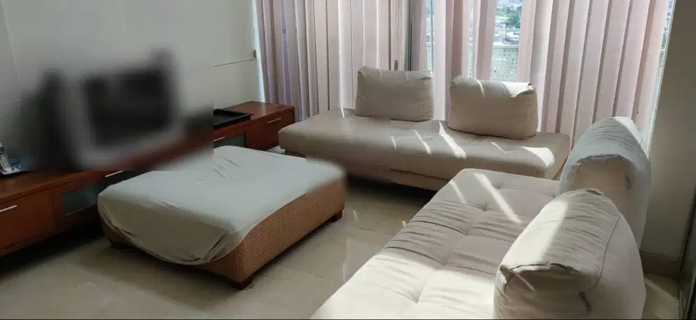 Apartemen Summit lantai sedang bagus view Pool