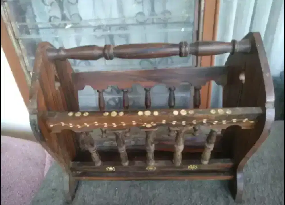 Tempat majalah/koran dari kayu hitam Lawas - vintage