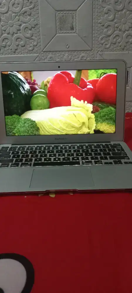 Macbook air core i5 11.6in slim ram 8gb ssd 128gb bekasi karawang cod