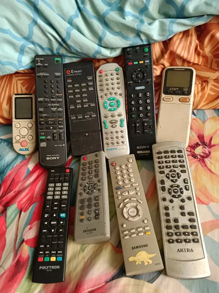 Dijual Borongan Remote total ada 10 pcs.