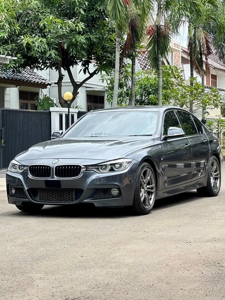 JUAL CEPAT JAMIN TERMURAH !! BMW 330i MSPORT LCI FACELIFT AT 2016 2017