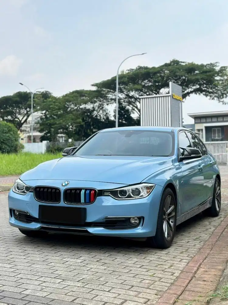 SUPER LOW KM JAMIN TERMURAH ! BMW 320i F30 AT 2015 2016 Blue Biru