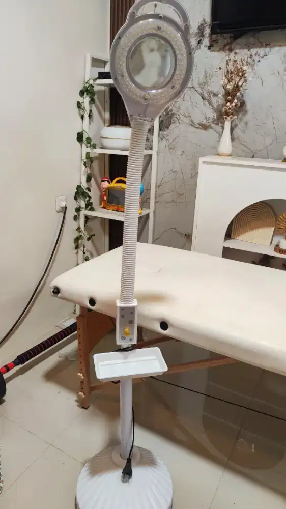 Lampu Facial LED Salon Clinic Kondisi Baik 98% Preloved