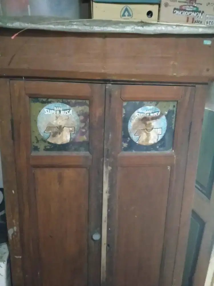 Lemari jati bekas