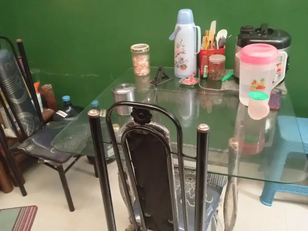 Meja makan kaca 4 kursi