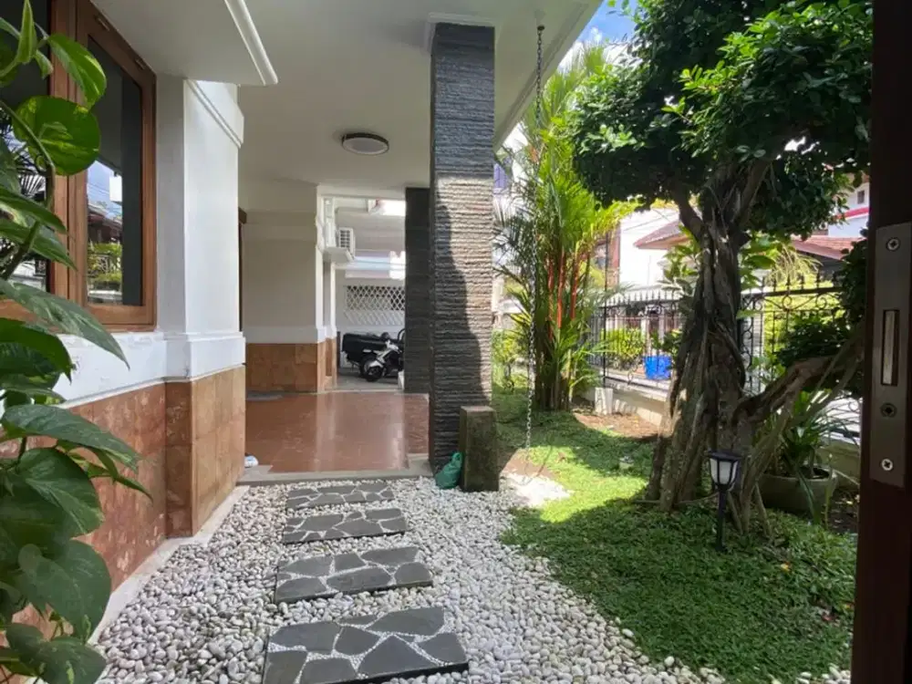 Jual Rumah Mewah Bonus Semi Furnised dalam Perumahan Dekat Ringroad Utara Maguwoharjo